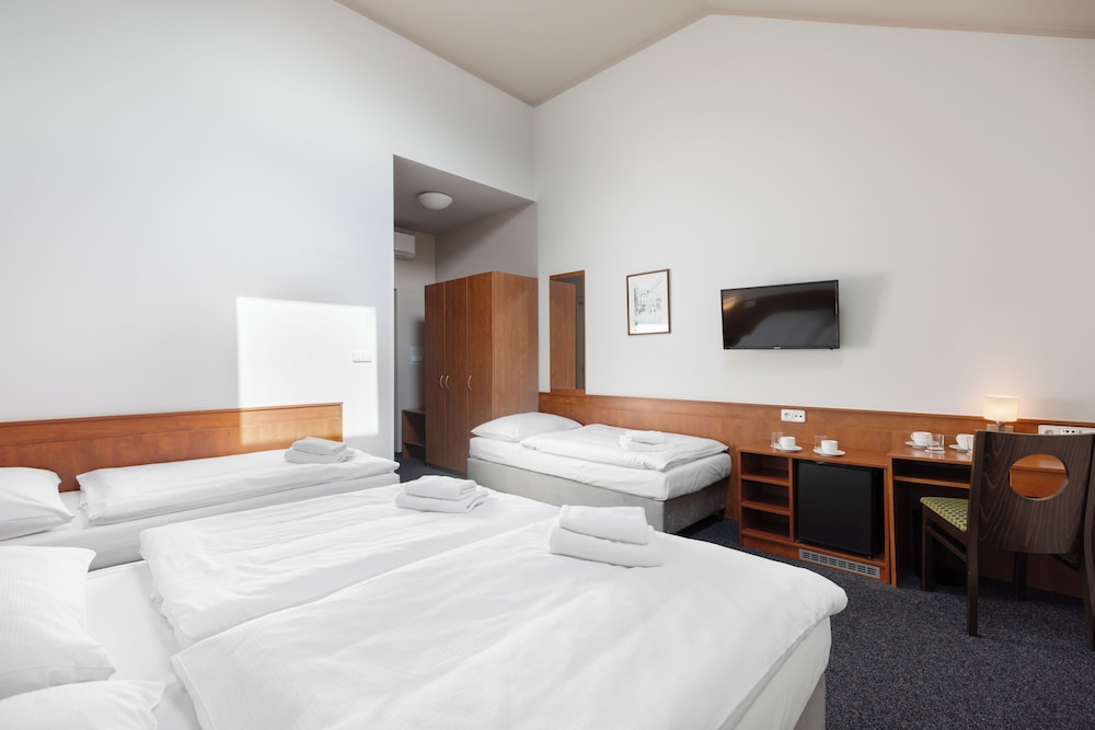 Standard Quadruple Room - Photo 1