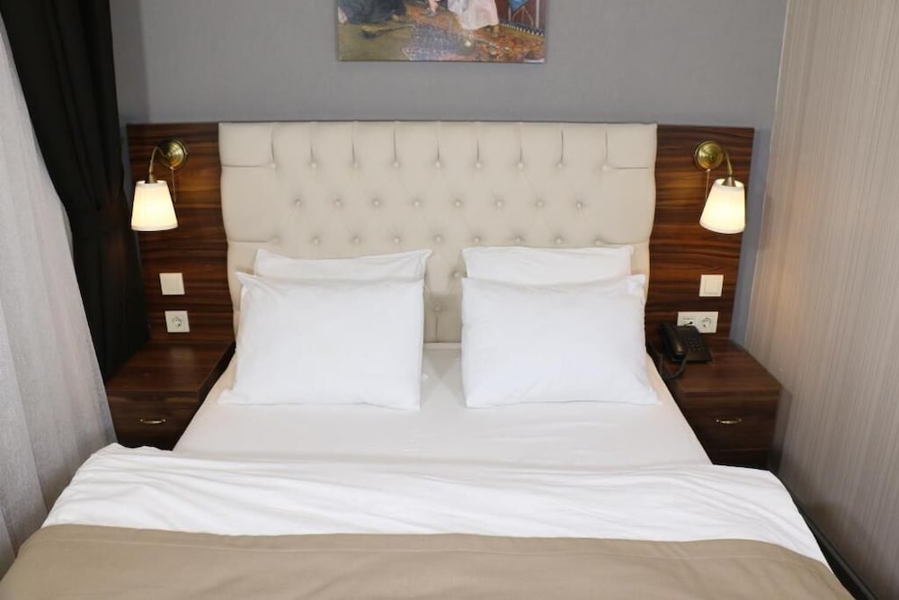 Basic Room, 1 Double Bed / Enterance Floor photo 1