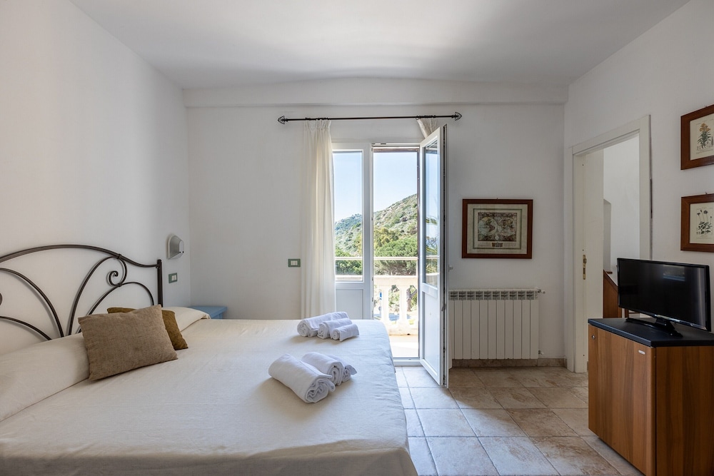 Family Room, Connecting Rooms, Sea View photo 2