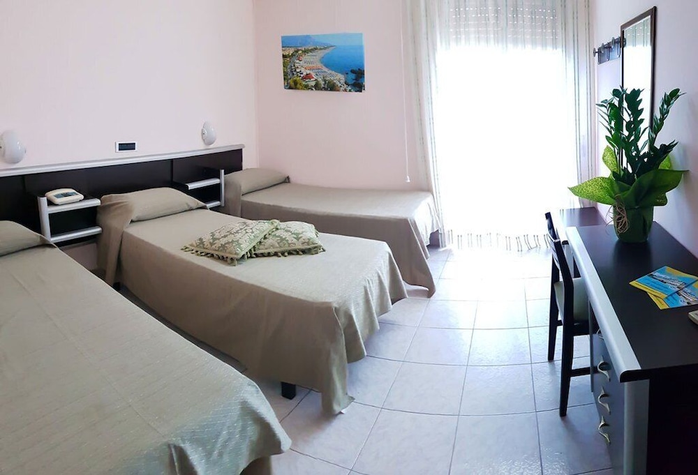 Standard Triple Room photo 1