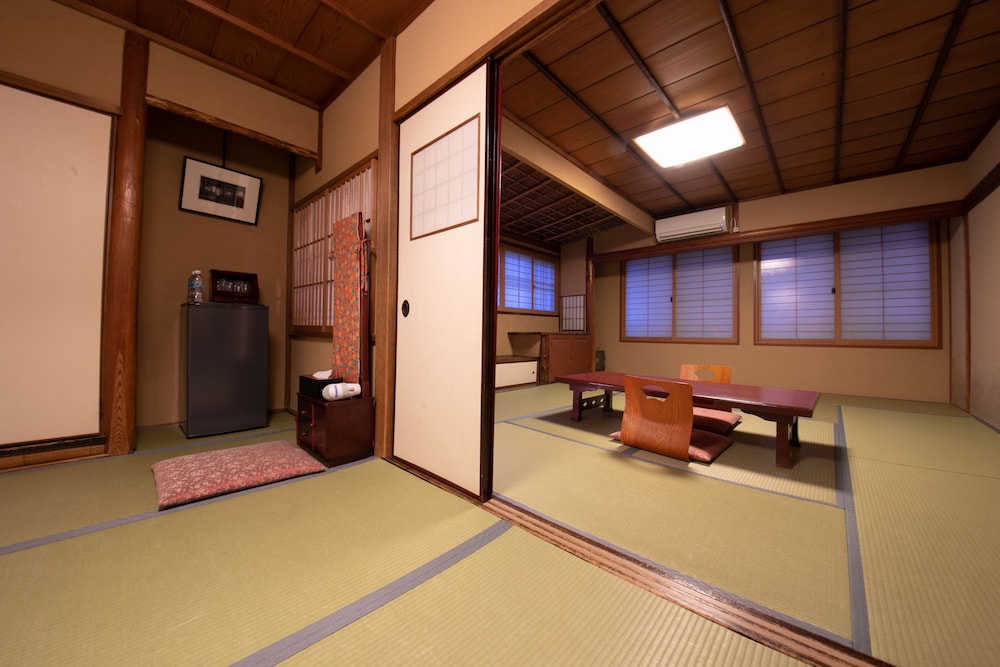 Standard Japanese Style Room for 4-6 Guests, No private bathroom, Non Smoking photo 3