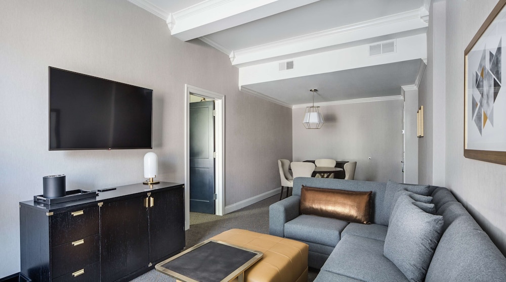 Suite, 1 King Bed (Lexingtonian Suite) photo 1