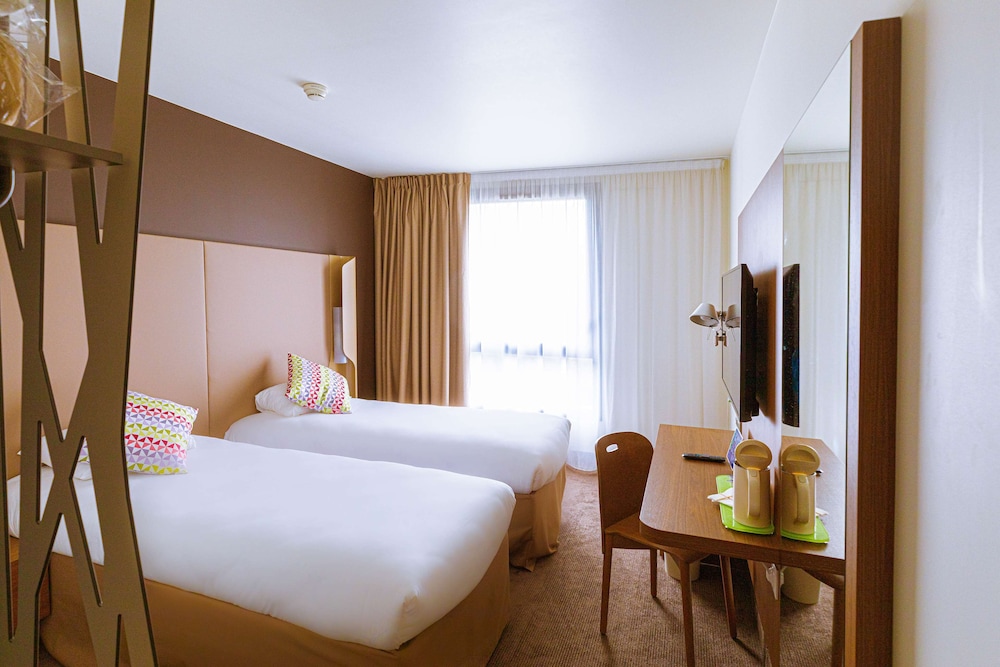 Standard Room, 2 Twin Beds - Photo 7