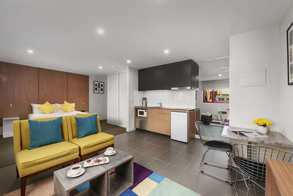 Deluxe Studio Apartment photo 2