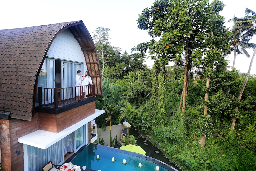 1 Bedroom Villa with Balcony Pool View - Photo 7