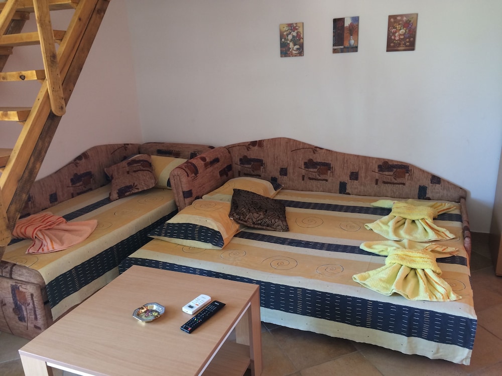 Apartment 5