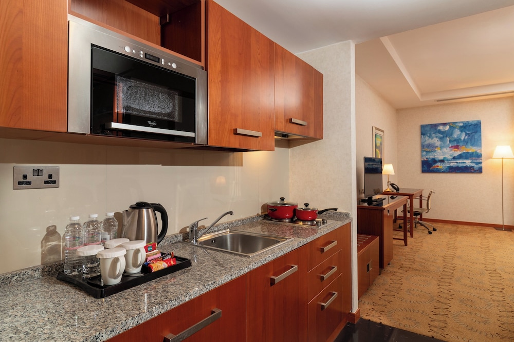 Premium Room, 1 King Bed, Smoking, Kitchenette