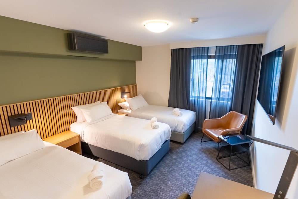 Trio Room (Singles)