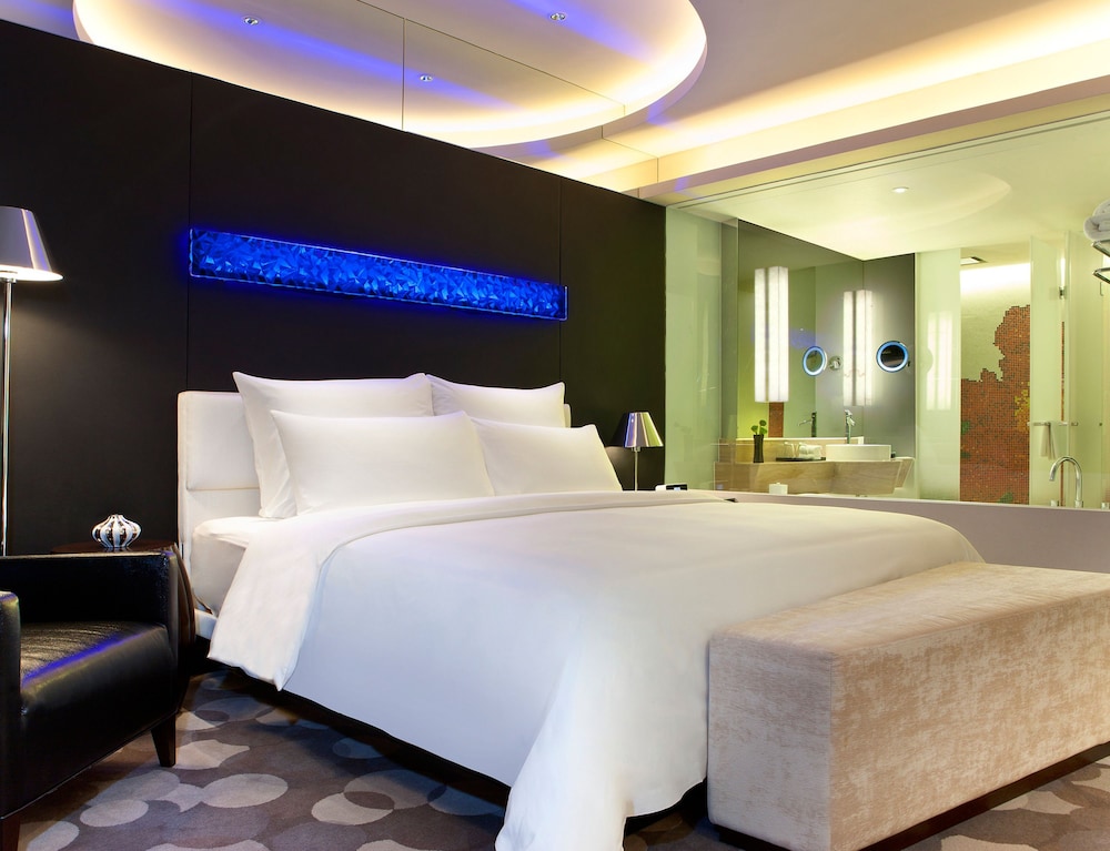 Club Suite, 1 Bedroom - Photo 2