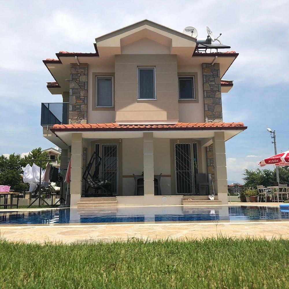 Villa photo 2
