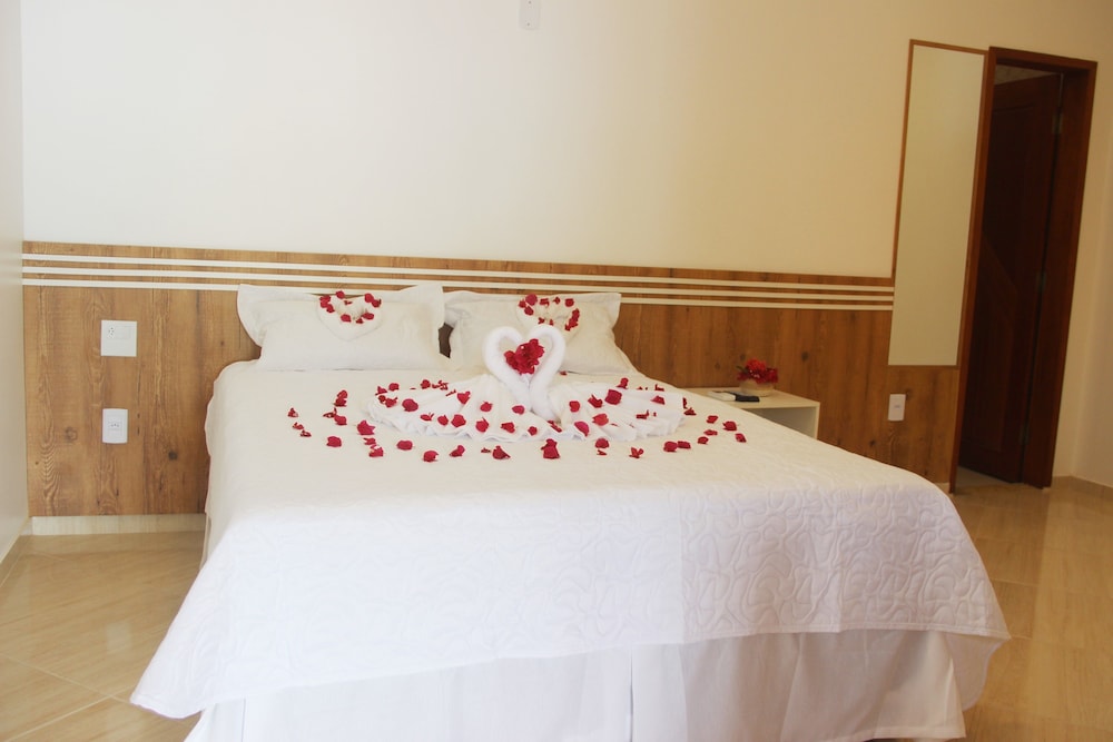 Deluxe Chalet, 1 Queen Bed, Courtyard View photo 2