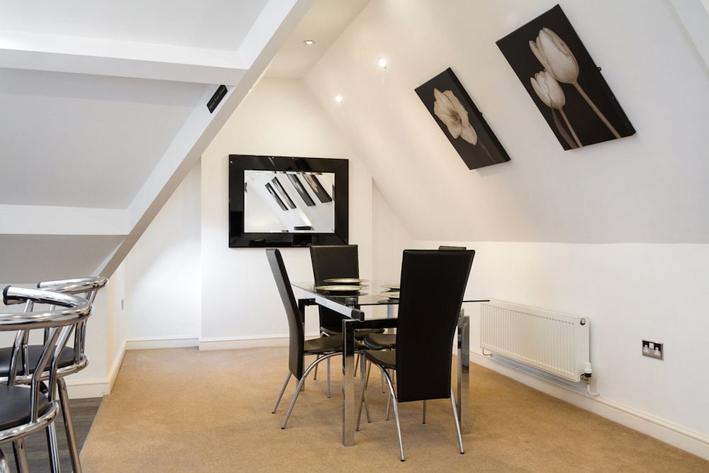 Luxury Apartment - Photo 4