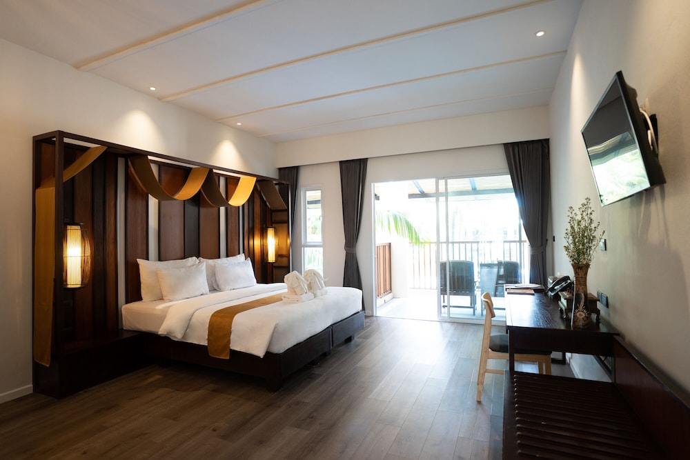 Family Double or Twin Room, Pool View