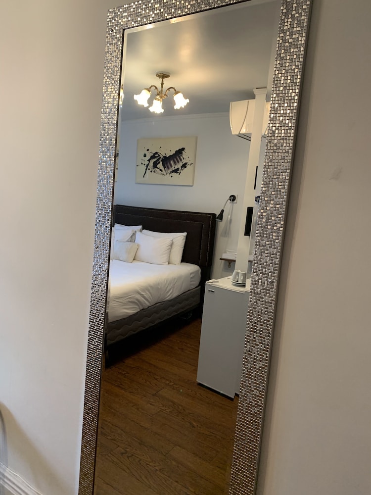 Classic Room, 1 King Bed, Non Smoking, Private Bathroom