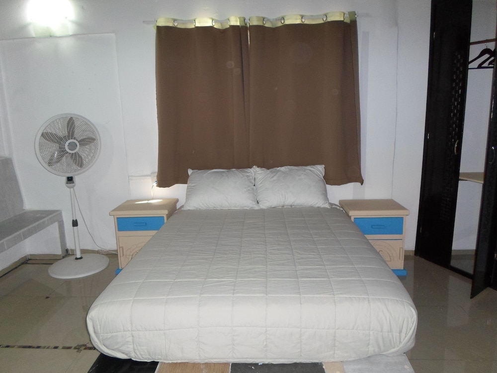 Comfort Room, 1 Queen Bed photo 3