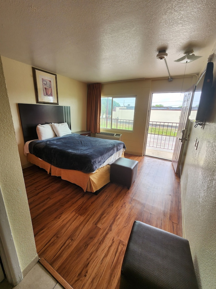 Room, 1 Queen Bed, Non Smoking photo 3