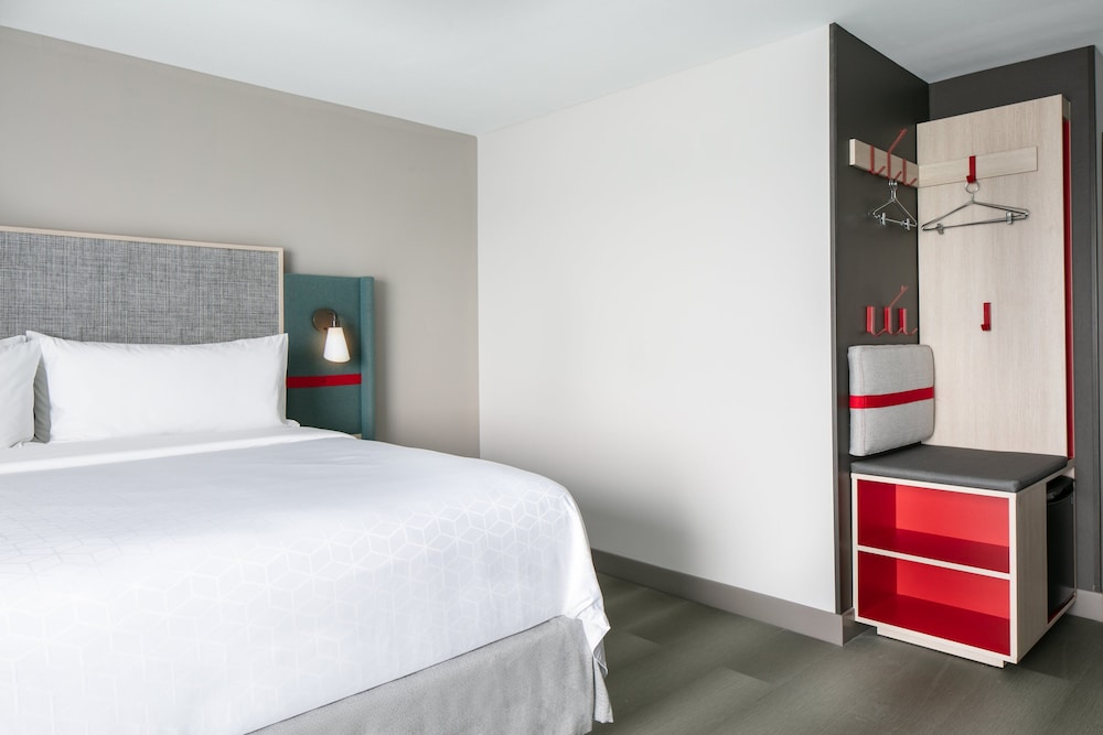 Room, 1 King Bed, Accessible Bathtub (Mobility) - Photo 4