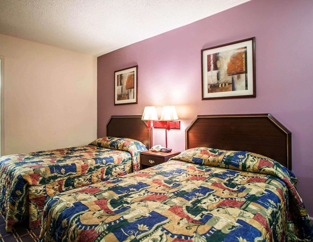 Basic Room, 2 Double Beds, Smoking photo 1