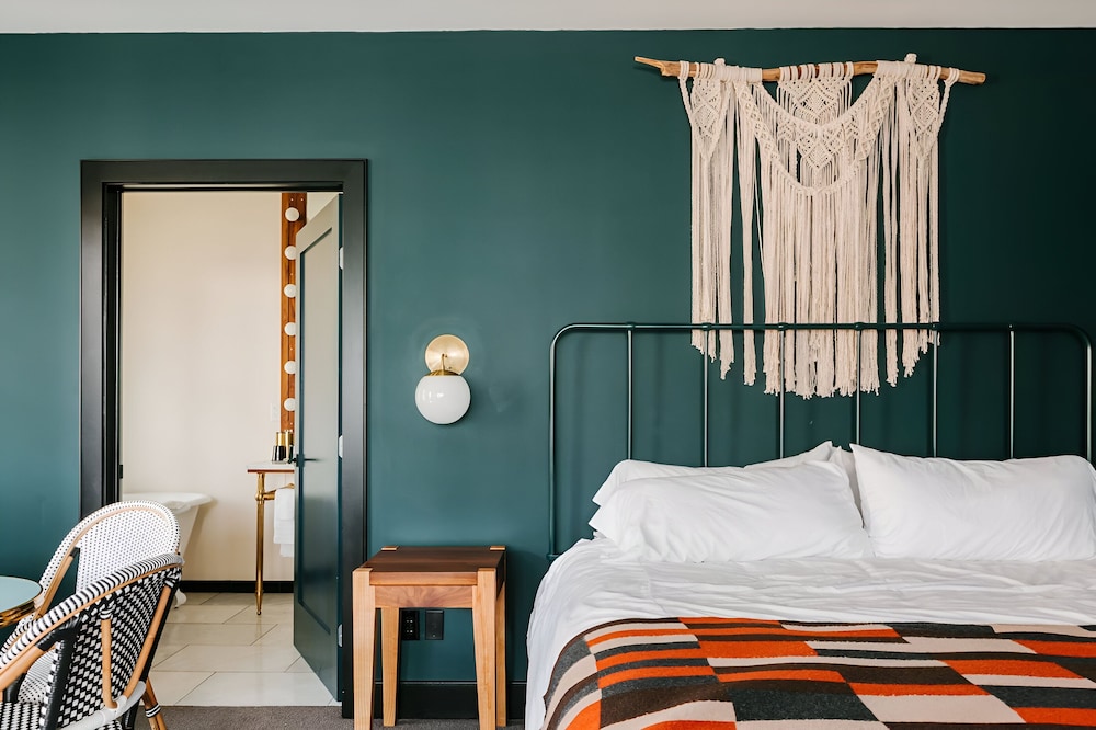 Room (Green)
