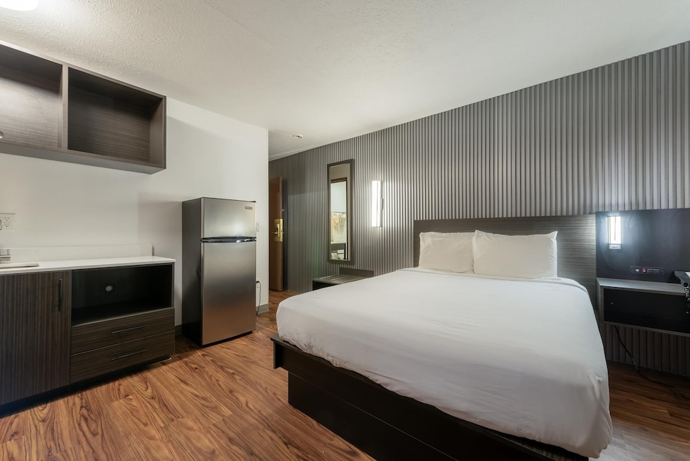Deluxe Room, 1 Queen Bed, Accessible, Non Smoking photo 3