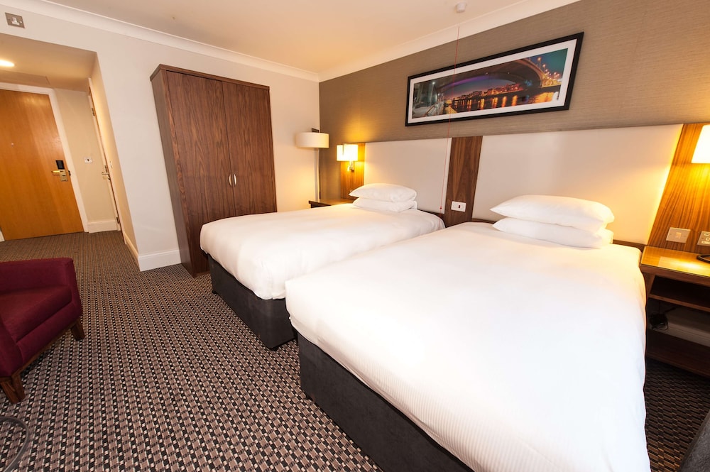 Twin Room, Accessible - Photo 3