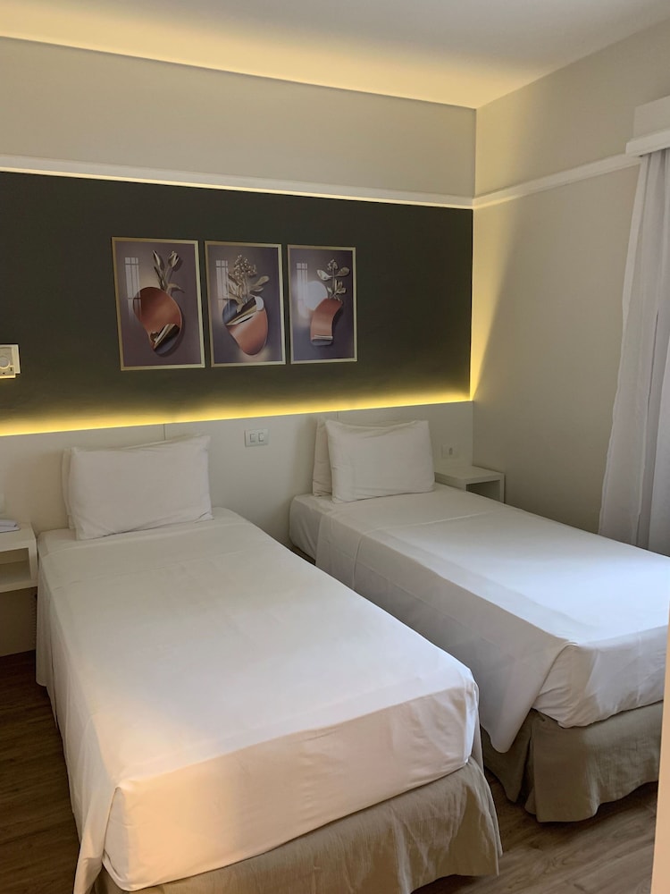 Ninety Hotel — Deluxe Twin Room, 2 Twin Beds