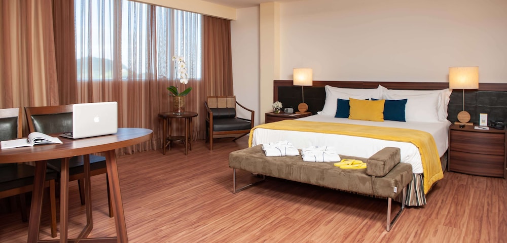 Suite, 1 Queen Bed - Photo 2