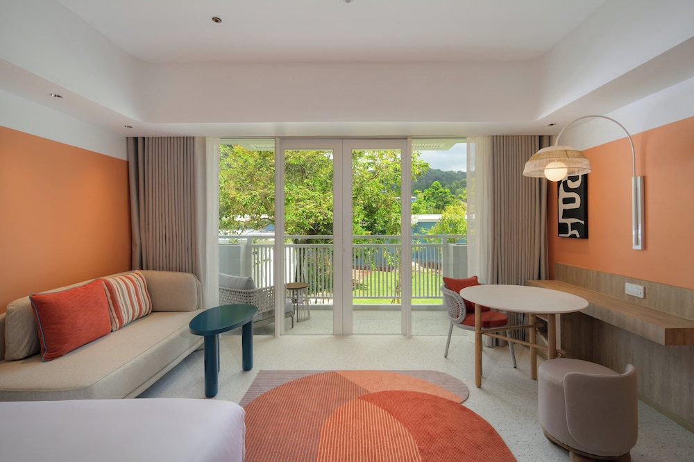 Family Suite, 1 King Bed (Deluxe) - Photo 6