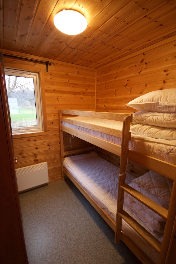 Cabin, 2 Bedrooms (5 - 8 Hems) photo 3