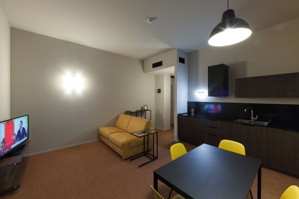 Family Room, 1 Queen Bed, Non Smoking, Balcony (with Two Single SofaBeds) - Photo 12