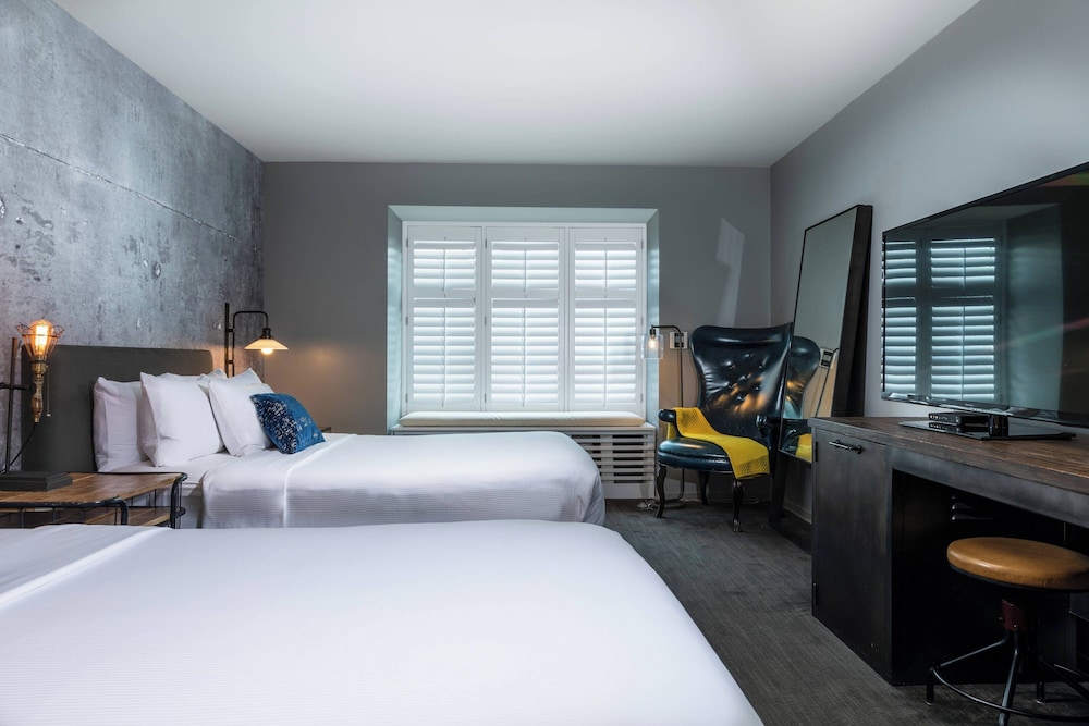 Room, 2 Queen Beds, Courtyard View (Mobility/Hearing Access, Roll-In Shwr) - Photo 1