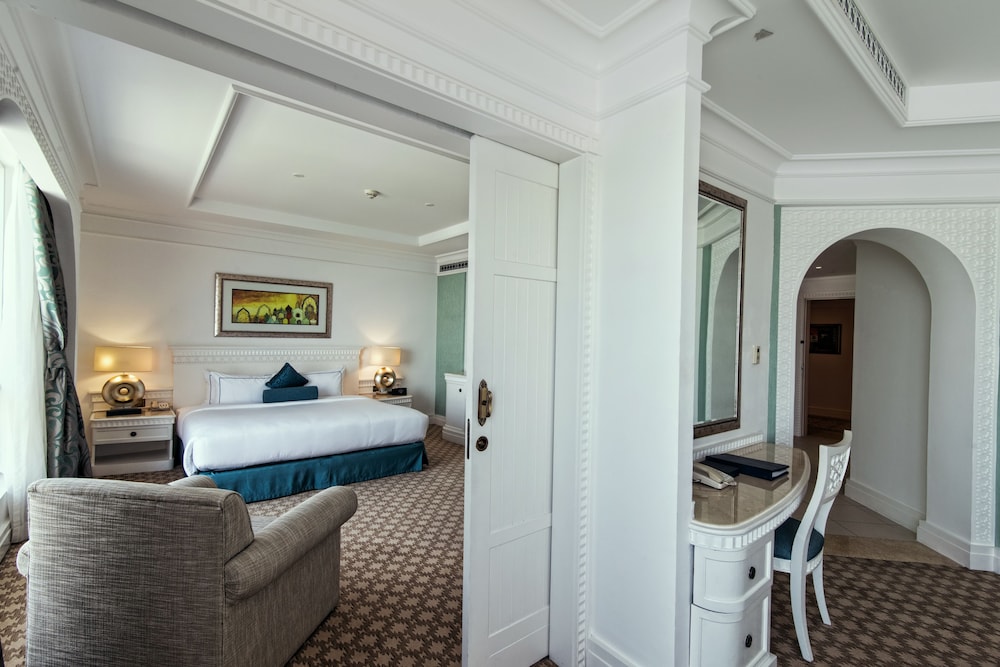 Ambassador One-Bedroom Suite - Panoramic Sea Views, Exclusive Lounge Access and Private Beach Access photo 2