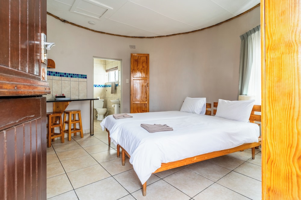 2 Sleeper Rondavel (twin with bathroom) (4)