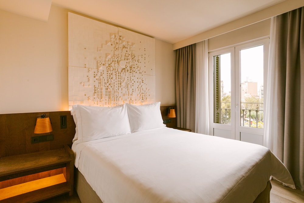 Room, 1 Queen Bed, Balcony, City View