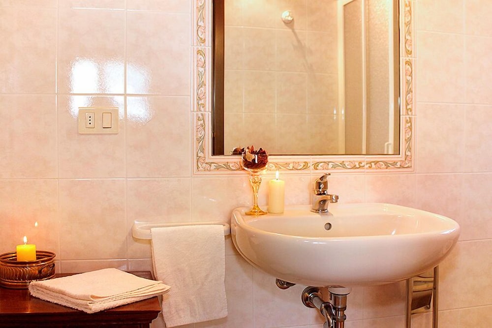 Basic Triple Room, Pool View photo 3