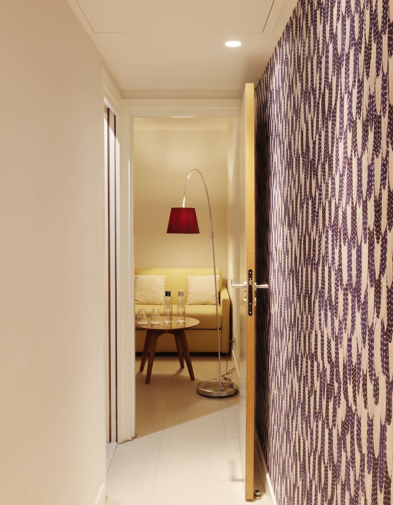 2 Adjacent Rooms (5pax)