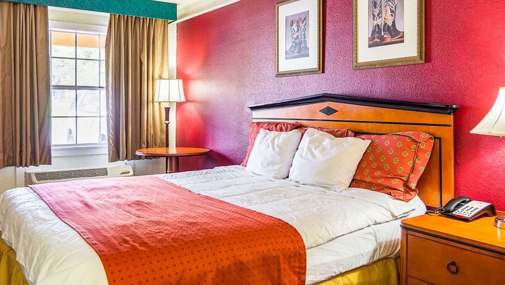 Suite, 1 King Bed with Sofa bed, Smoking, Refrigerator & Microwave photo 1