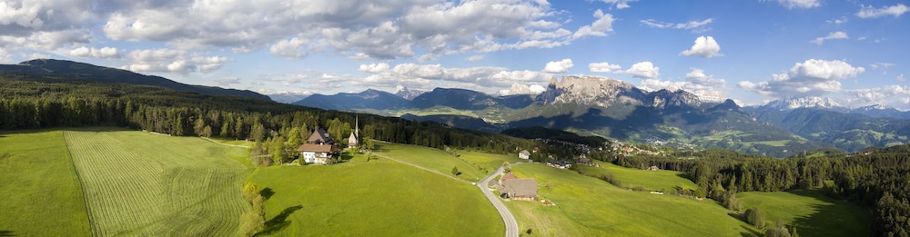 Double Room, Balcony, Mountain View (mit Südbalkon und Dolomitenblick) photo 2