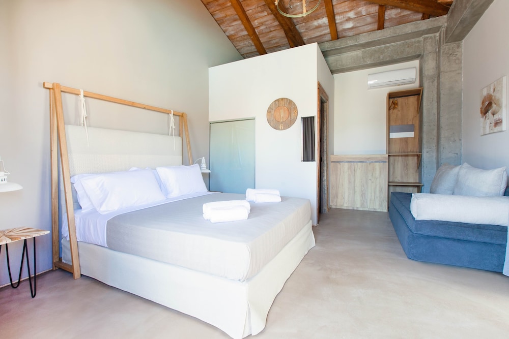 Junior Suite, Private Pool, Pool View