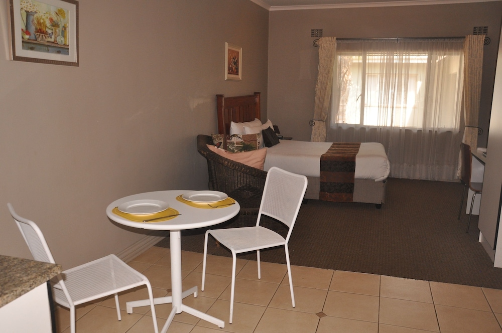 Room (Self Catering) photo 2