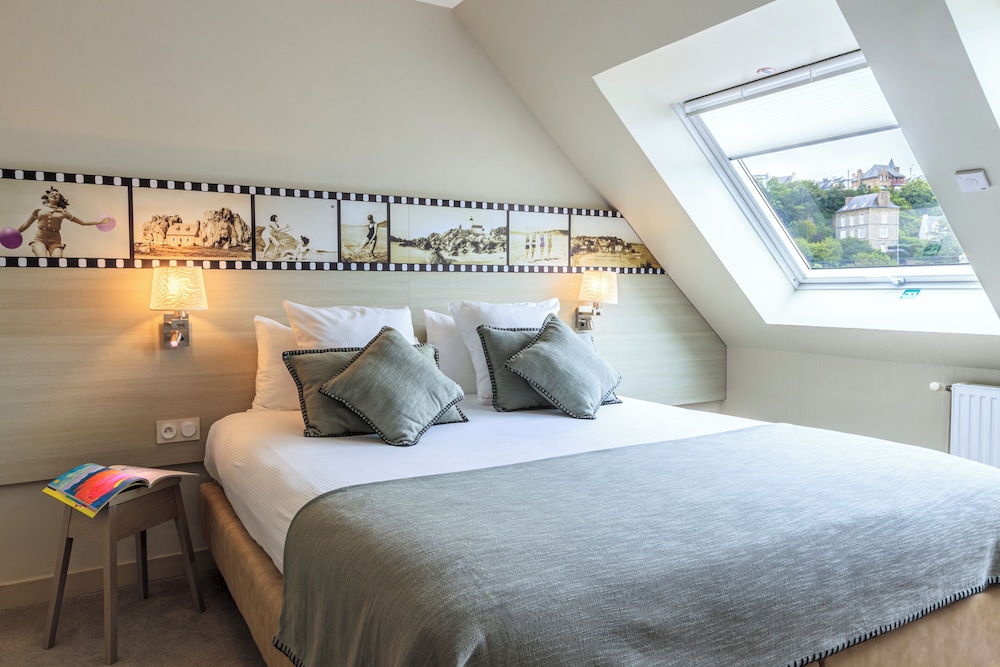 Comfort Room, 1 Queen Bed (Larger Room) - Photo 3