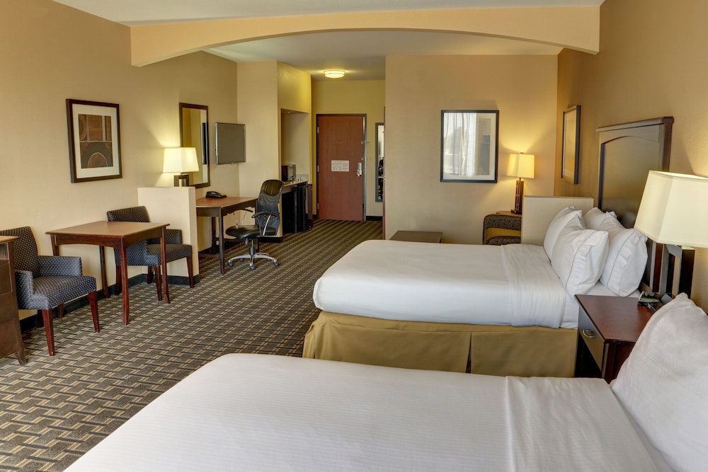 Suite, 2 Queen Beds, Accessible - Photo 2