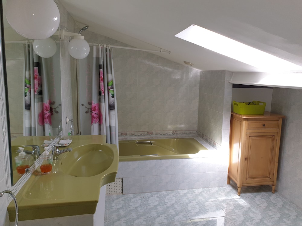Double Room, Ensuite, Mountain View photo 3