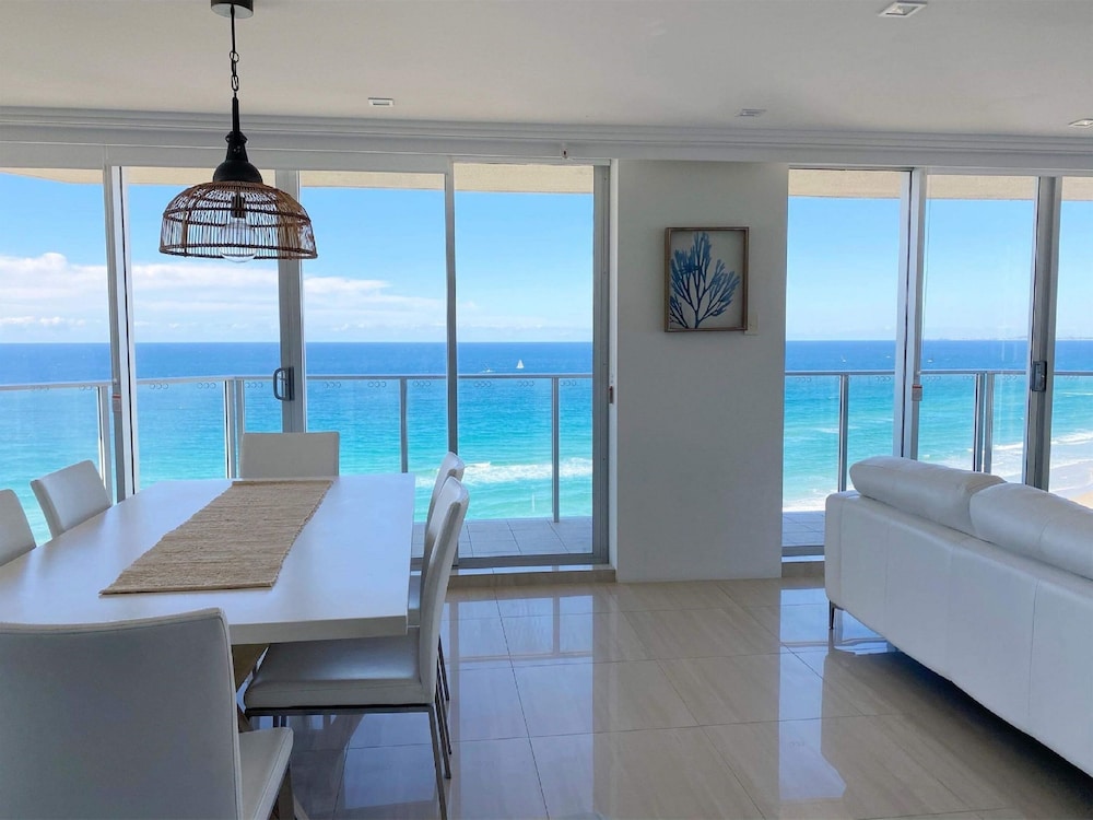 Premium Apartment, 3 Bedrooms (Absolute Beach Front)