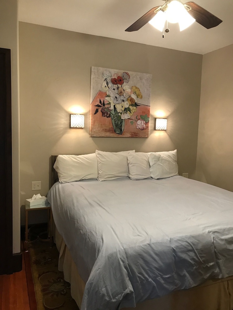 Classic Room, 1 King Bed (Adults Only ) photo 1