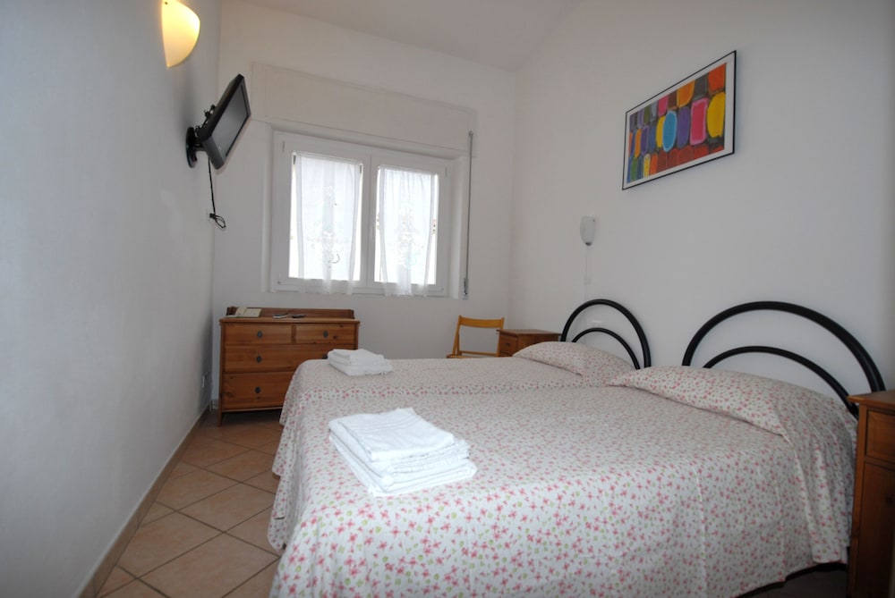 Double or Twin Room photo 3