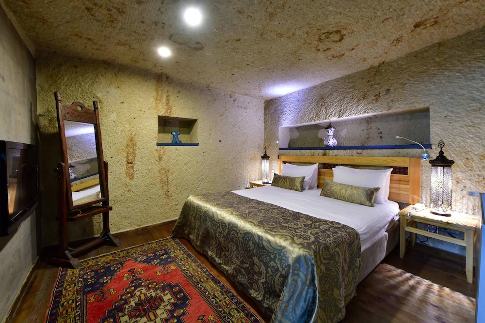 Superior Suite (Cave) - Photo 3