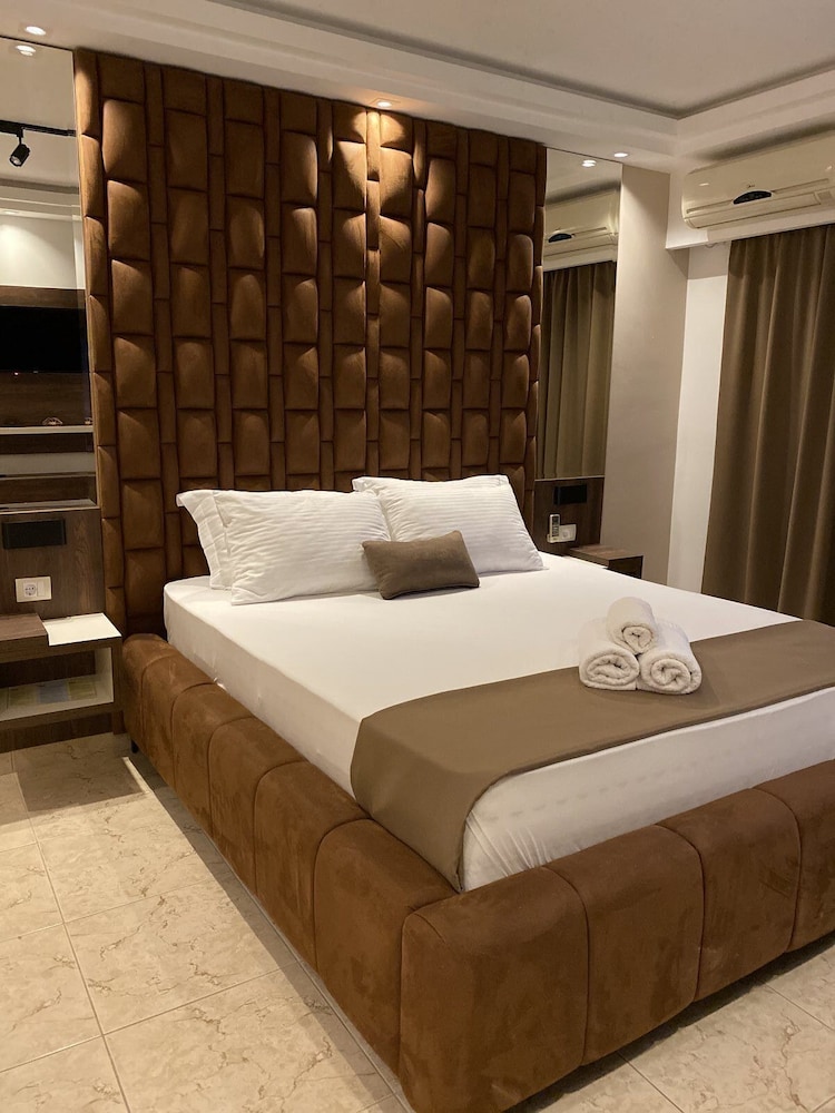 Deluxe Room, Pool View