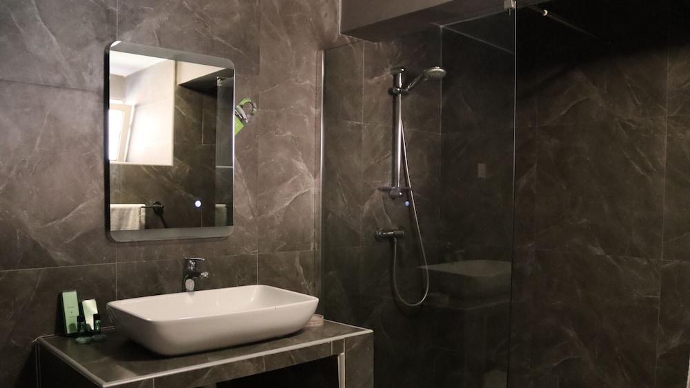 Suite - Photo 6