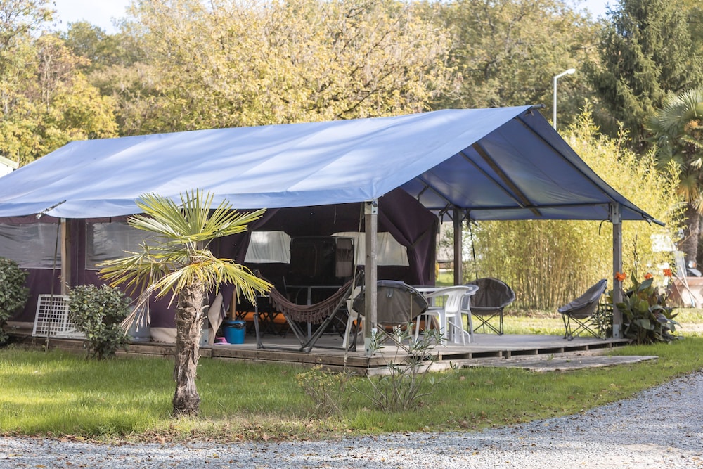 Safari tent photo 1